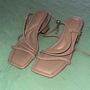 Marc Fisher nude beige small heel